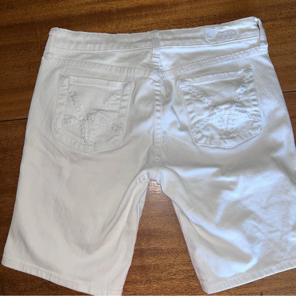 Kut the Kloth's White Bermuda Jean Catherine boyfriend Shorts - Picture 2 of 4